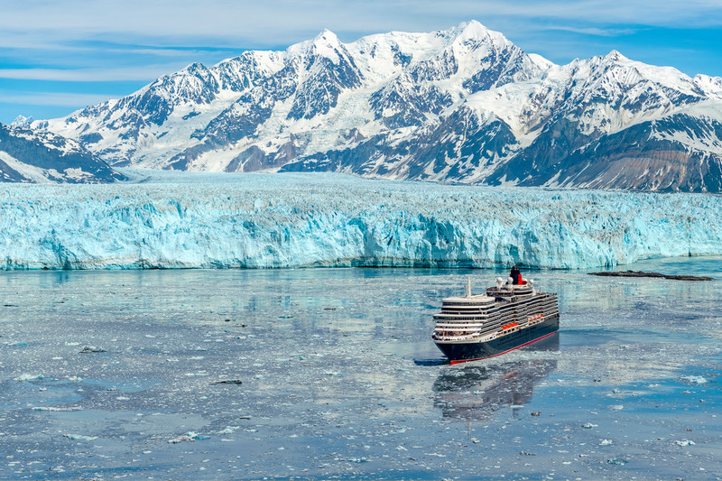 Queen Elizabeth near Hubbard Glacier